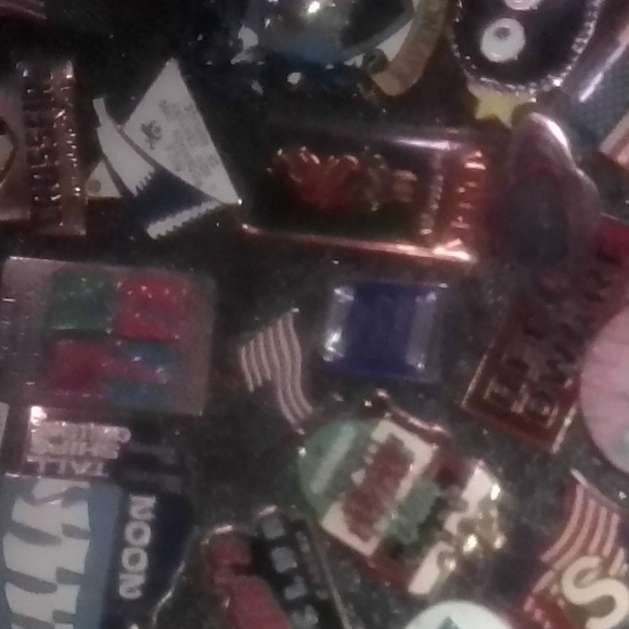 Lot of Lapel pins - Picture 7 of 7